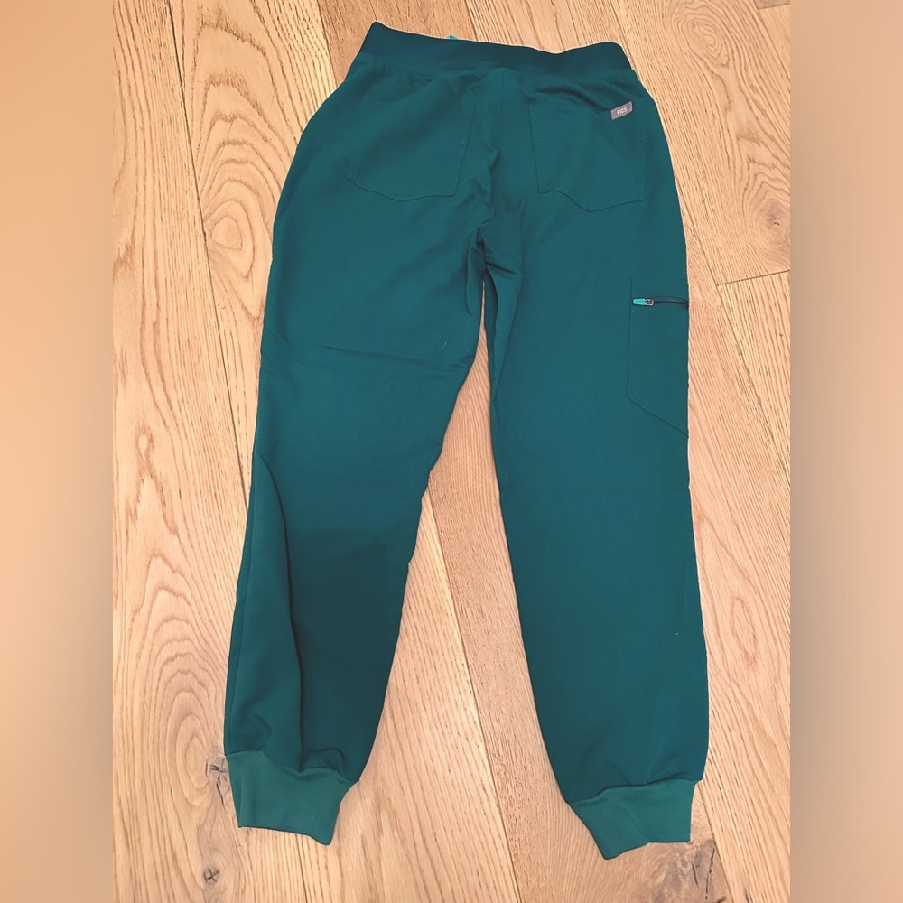 Figs size XS top petite small joggers. Forest green good condition.